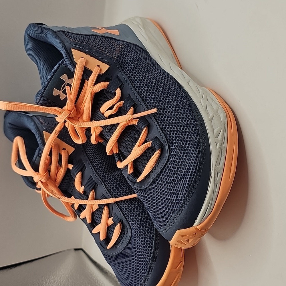 Girls Under Armor Basketball Shoes Size 4Y